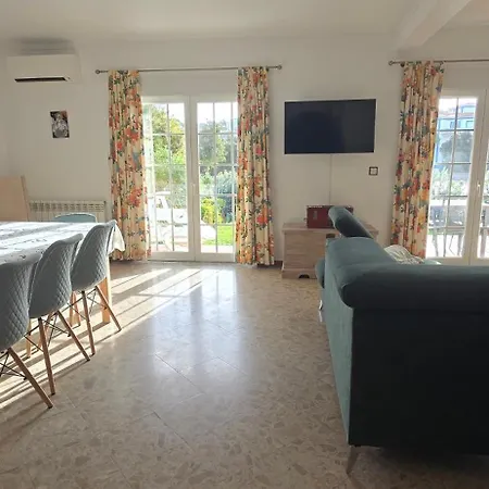 Beautiful Townhouse By The Golf Course And Ocean Nyaraló *